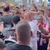 Ολυμπιακός: Αποθέωση στο ξενοδοχείο από τον κόσμο των ερυθρολεύκων πριν το Game 5