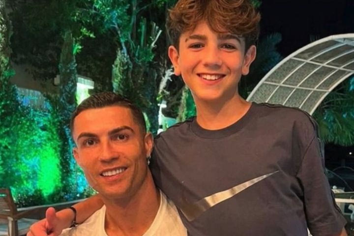 Κριστιάνο Ρονάλντο: Στα βήματα του CR7 ο ανιψιός του – Υπέγραψε το πρώτο του συμβόλαιο με την Γκιμαράες