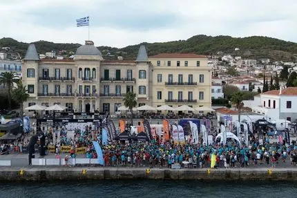 Άνοιξαν οι εγγραφές για το επετειακό Spetses Mini Marathon