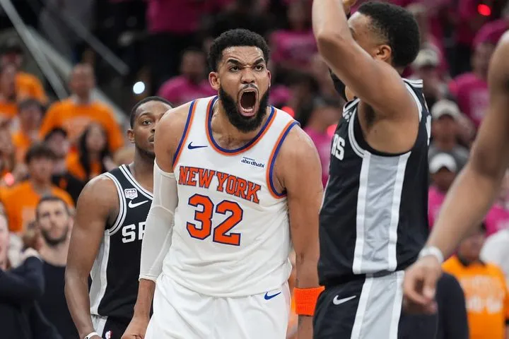 NBA: Οι Νικς έκαναν break με το καλημέρα στο Σαν Αντόνιο, έχοντας 30άρη Μπράνσον και διπλό Τάουνς