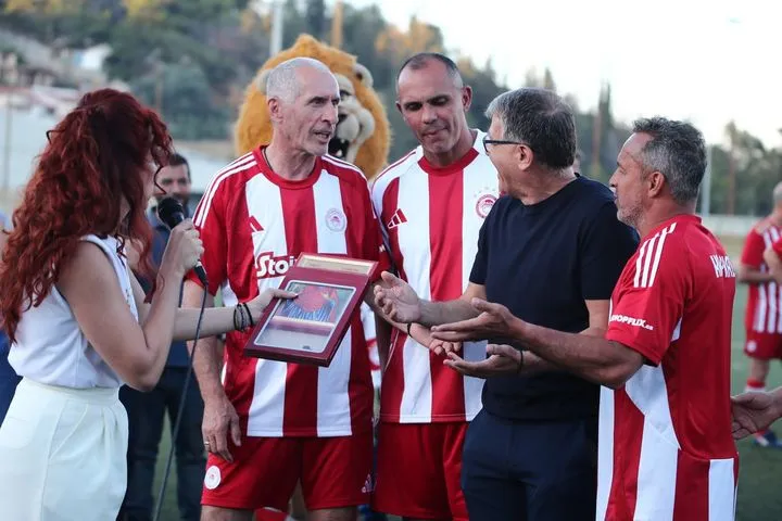Ολυμπιακός: Φιλικό φιλανθρωπικού χαρακτήρα έδωσαν οι Βετεράνοι με αντίπαλο την Ένωση Απανταχού Μανιατών