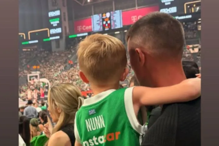 Ο Οδυσσέας Βλαχοδήμος βρέθηκε στο T-Center για το Game 4 του Παναθηναϊκού με τον Ολυμπιακό