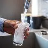 Δυσκολεύεσαι να πιείς νερό; Αυτά τα 4 απλά tips θα σε βοηθήσουν να ενυδατώνεσαι περισσότερο