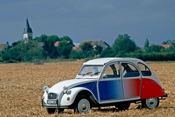 H Citroen γιορτάζει τα 40 χρόνια του συλλεκτικού 2CV Cocorico- Μόλις 1.000 είχαν κατασκευαστεί για το Μουντιάλ του 1986