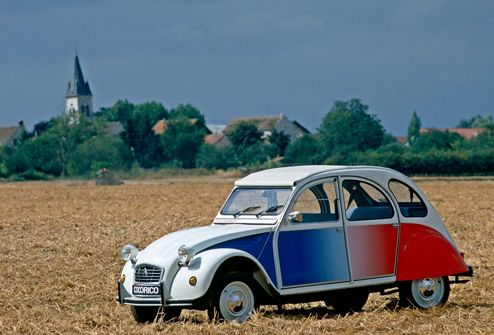 H Citroen γιορτάζει τα 40 χρόνια του συλλεκτικού 2CV Cocorico- Μόλις 1.000 είχαν κατασκευαστεί για το Μουντιάλ του 1986
