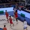 Αδιανόητο πόστερ κάρφωμα του Χατζηλάμπρου πάνω στον Ισπανό σέντερ