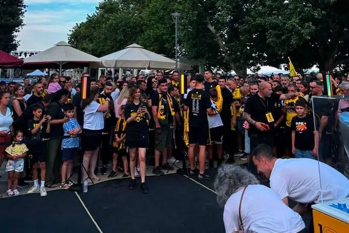 ΑΕΚ: Πλημμύρισε η Αλεξανδρούπολη από φιλάθλους της Ένωσης για το τρόπαιο του πρωταθλήματος