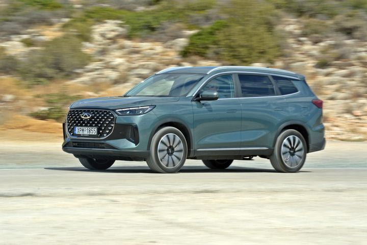 Δοκιμάζουμε το Chery Tiggo 8 PHEV που ανοίγει το δρόμο της αγοράς για τα προηγμένα αλλά προσιτά SUV