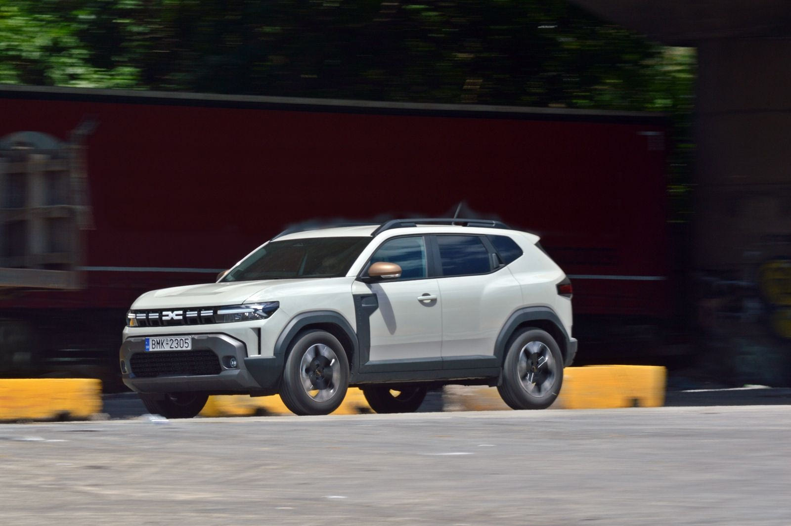 Δοκιμάζουμε το Dacia Duster με το νέο κινητήρα διπλού καυσίμου και βρίσκουμε την πιο ολοκληρωμένη έκδοση του ικανού SUV