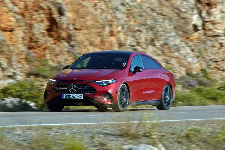 Δοκιμάζουμε τη νέα Mercedes CLA 200 Hybrid: Η CLA στις "εργοστασιακές ρυθμίσεις" της Mercedes