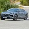 Οδηγούμε το Peugeot e-408 με τους 213 ίππους και βρίσκουμε ένα υπέροχο ηλεκτρικό που ξέρει και να ταξιδεύει