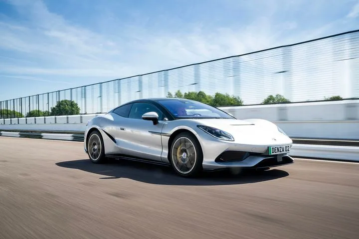H BYD αποκάλυψε το “εκρηκτικό” ηλεκτρικό supercar DENZA Z των 1.604 ίππων