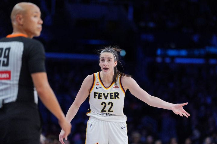 WNBA: Η Κέιτλιν Κλαρκ έφτασε τις 7 τεχνικές ποινές και ”φλερτάρει” με τιμωρία