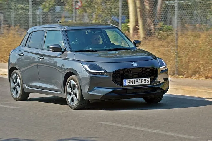 Οδηγούμε την τετρακίνητη εκδοχή του ικανού Suzuki Swift και βρίσκουμε ένα μικρό που δεν φοβάται “τις κακοτοπιές”