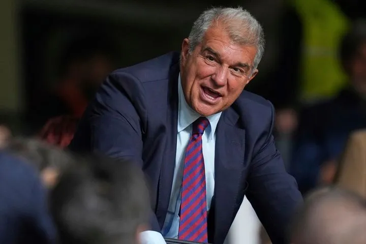Λαπόρτα: "Η πρότασή μας για τον Χουλιάν Άλβαρες είναι πολύ καλή, ένα μεγάλο κλαμπ δεν κρατάει δυστυχισμένους παίκτες στο ρόστερ του"