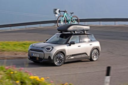 Από τη MINI με αγάπη: Το αμιγώς ηλεκτρικό Aceman με γνήσια αξεσουάρ είναι έτοιμο για νέες περιπέτειες