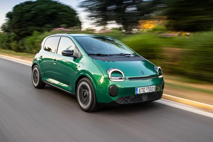Πρώτη επαφή με το ολοκαίνουργιο Renault Twingo E-Tech Electric που έρχεται να αλλάξει τα δεδομένα στην αγορά