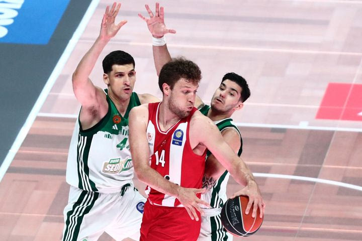 Μπάσκετ: Μένει το 6+6 στην Stoiximan GBL για τη σεζόν 2026-27