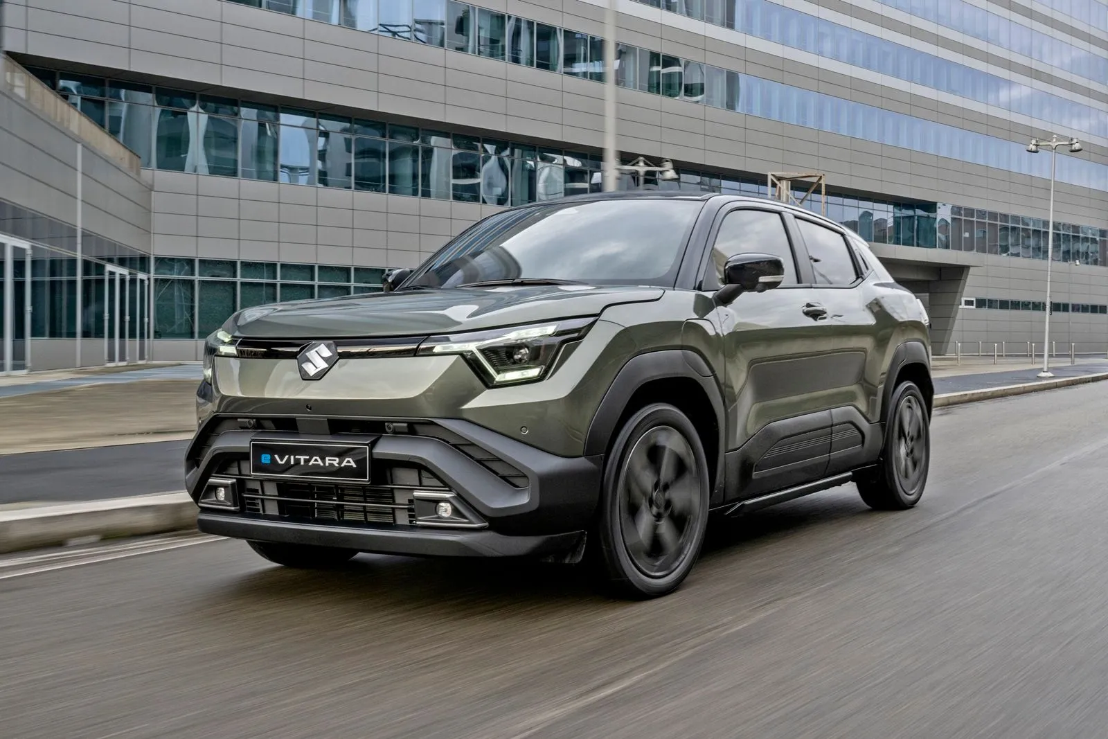 Το ηλεκτρικό Suzuki Vitara “βάζει φωτιά” στην αγορά των ηλεκτρικών B-SUV καθώς έχει super τιμή και είναι ετοιμοπαράδοτο
