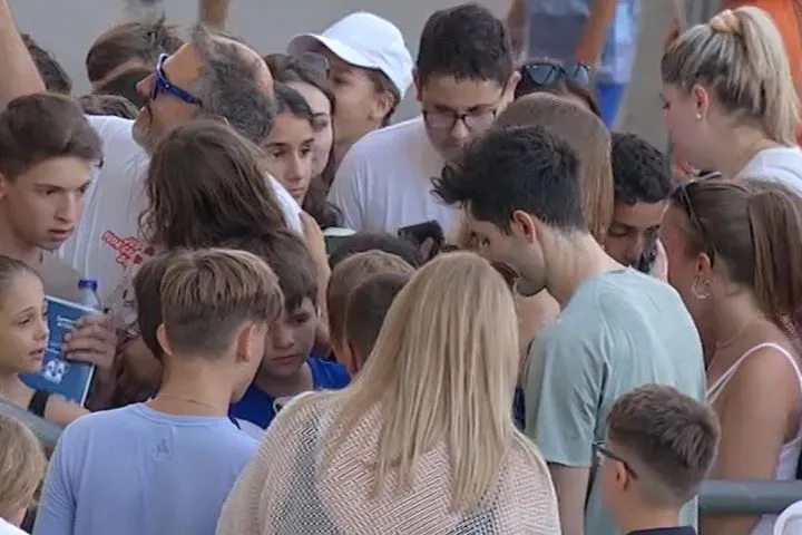 Λαϊκός ήρωας ο Τεντόγλου στο Πανθεσσαλικό: Δεν σταματούσε να υπογράφει αυτόγραφα σε δεκάδες παιδιά