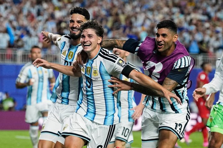 Μουντιάλ 2026, Αργεντινή – Ελβετία 3-1: Η καρδιά της Παγκόσμιας πρωταθλήτριας, ο Άλβαρες ντύθηκε Μέσι και έστειλε την αλμπισελέστε στα ημιτελικά
