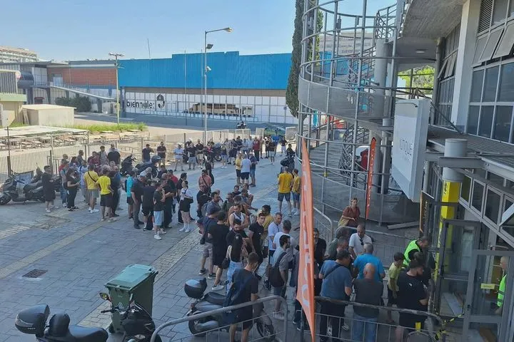 Τρέλα του κόσμου του Άρη Betsson για τα διαρκείας: Εξαντλήθηκαν σε 3’39”