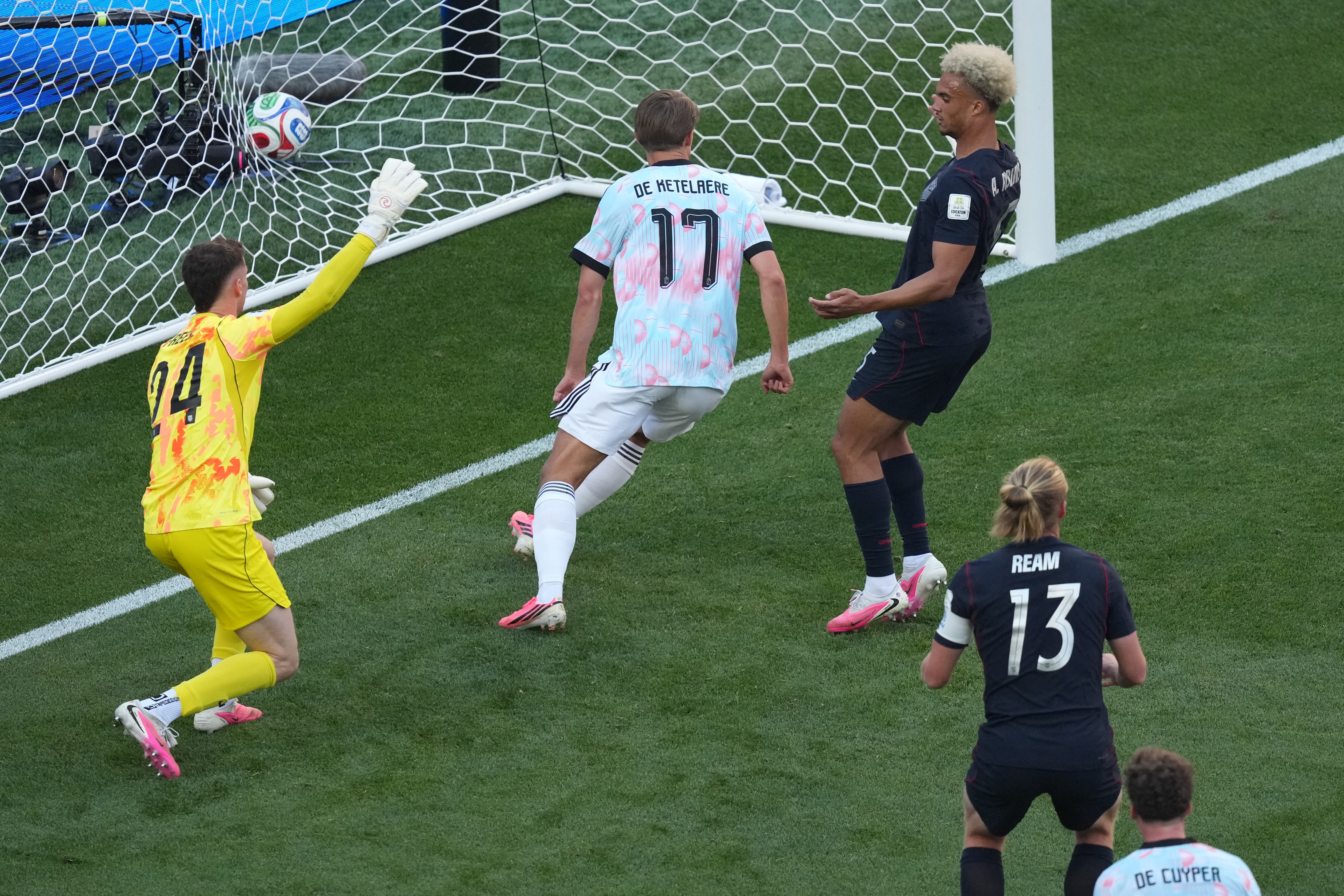 Το γκολ του Ντε Κετελάρε για το 1-0 του Βελγίου κόντρα στις ΗΠΑ