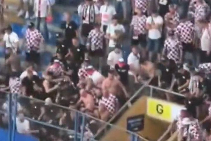 Επεισόδια μεταξύ οπαδών της Γκόρνικ Ζάμπρζε και της τουρκικής αστυνομίας στο γήπεδο της Φενέρμπαχτσε