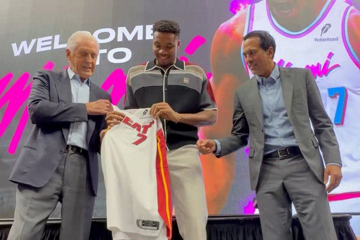 Γιάννης Αντετοκούνμπο: Ο Greek Freak παρουσιάστηκε από τους Μαϊάμι Χιτ