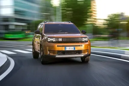 Με όφελος 2.250 ευρώ παίρνεις τώρα το Grande Panda με δωρεάν επιλογή χρώματος, πλούσιο εξοπλισμό και 5 χρόνια εγγύηση