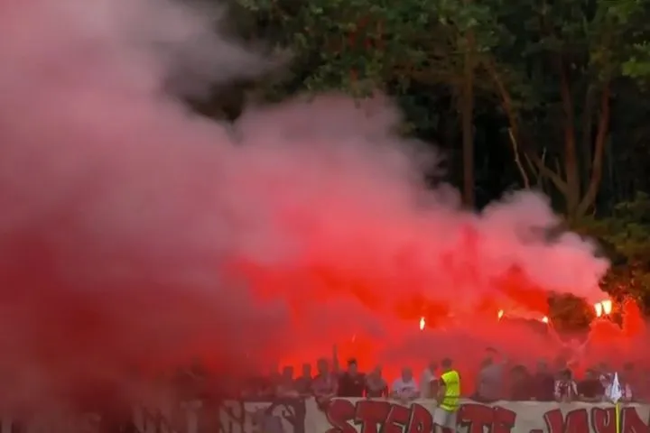 Παναθηναϊκός – Άγιαξ: Pyro show από τους οπαδούς του Αίαντα, ολιγόλεπτη διακοπή στο φιλικό
