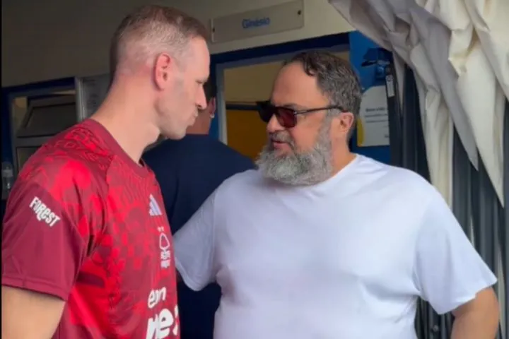 Ο Βαγγέλης Μαρινάκης στην προετοιμασία της Νότιγχαμ στην Πορτογαλία