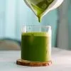 Matcha: Τα οφέλη του για την υγεία και πότε είναι καλύτερο να το πίνεις