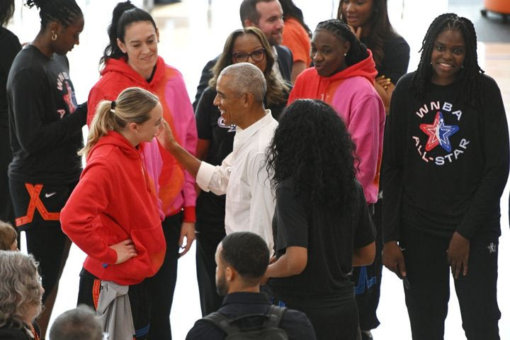 Έκπληξη από τον Μπαράκ Ομπάμα στο WNBA All-Star Weekend, ξεχωριστή στιγμή για την Κέιτλιν Κλαρκ