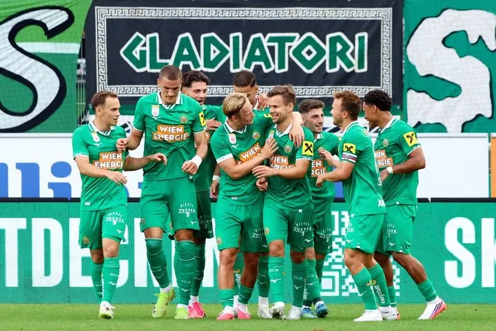 Η Ραπίντ έκανε το 4-0 με απευθείας κόρνερ του Σάουμπ