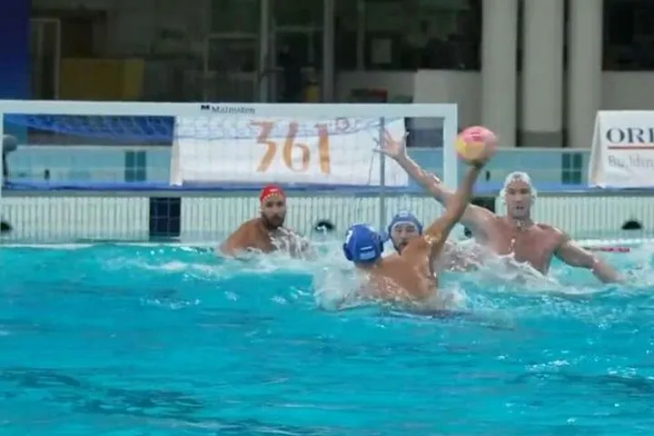 Ασταμάτητος Σκουμπάκης: Σκόραρε ξανά για την Εθνική, κάνοντας καρέ