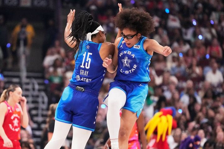 Η Team Spoon επικράτησε της Team Coop στο All-Star Game του WNBA με τη μεγαλύτερη προσέλευση κόσμου
