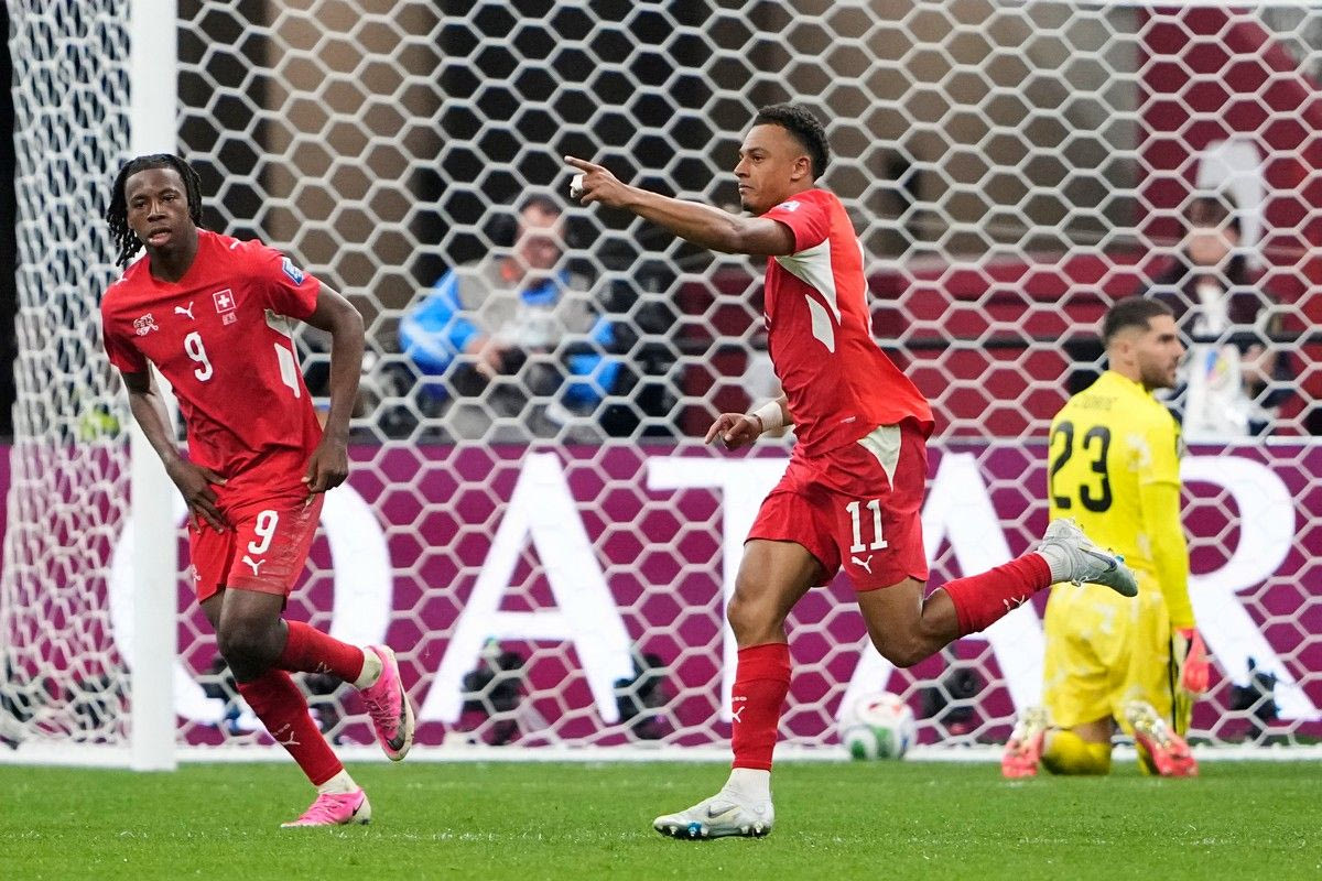 Ο Εντόι βρήκε δίχτυα για το 2-0 της Ελβετίας έπειτα από κακή απομάκρυνση των Αλγερινών