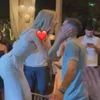 Ο Τολιόπουλος και η Μαρία Χατζηπαρασίδου του χόρεψαν “…πότε Βούδας, πότε Κούδας…” στη βάφτιση του γιου τους