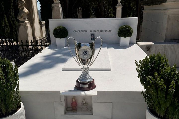 ΟΦΗ: Η ΠΑΕ πήγε στο μνήμα του Θεόδωρου Βαρδινογιάννη το Κύπελλο Ελλάδας