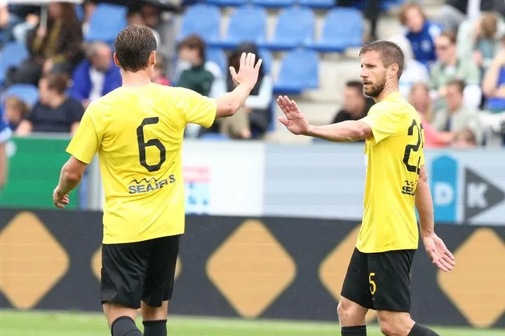 Η κεφαλιά του Βάργκα για το 2-2 της ΑΕΚ απέναντι στην Τσβόλε