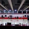 Εικόνες από το προπονητήριο του Ολυμπιακού: 300 θέσεις σε δύο διαζώματα, το παρκέ και οι πίνακες της κεντρικής σάλας του ΣΕΦ