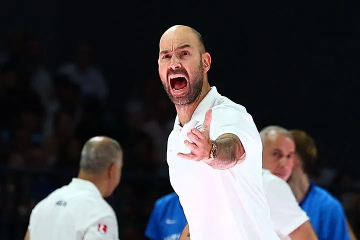 Έξαλλος ο Σπανούλης μετά από λάθος άμυνα στον Πραντίγια