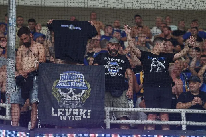 ΑΕΚ – Λέφσκι Σόφιας: Ένταση στη θύρα 35 της Allwyn Arena, που έχουν προσκλήσεις Βούλγαροι, επενέβησαν αστυνομικές δυνάμεις