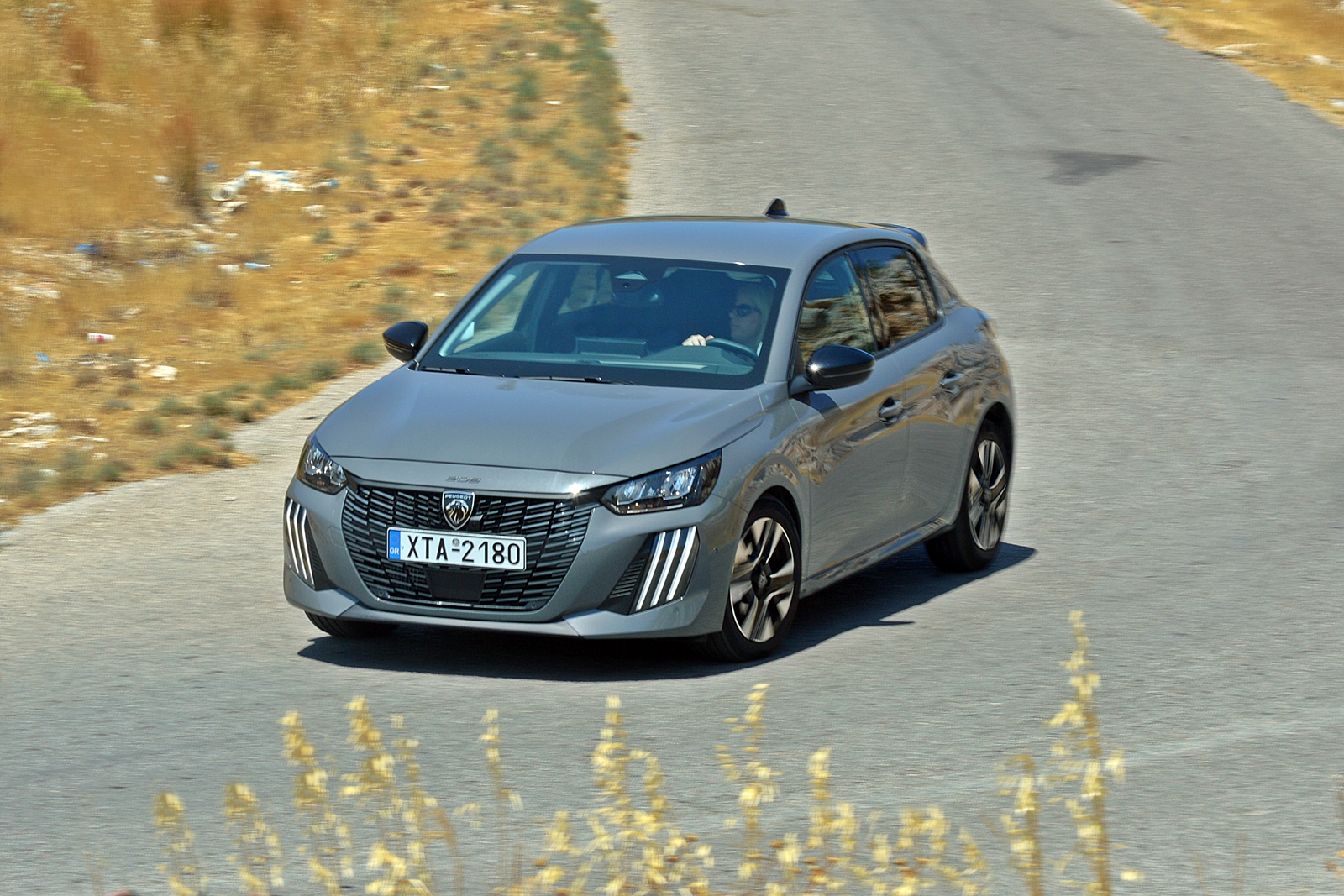 Δοκιμάζουμε το best seller Peugeot 208 στην υβριδική έκδοση των 110 ίππων                                          Δοκιμάζουμε το best seller Peugeot 208 στην υβριδική έκδοση των 110 ίππων