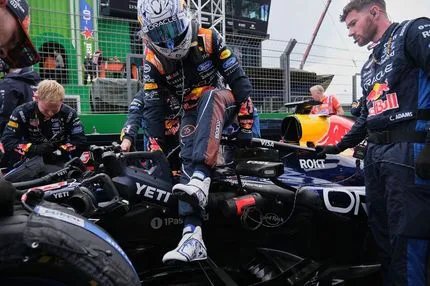 O Φερστάπεν λέει ότι το νέο συμβόλαιο με τη Red Bull ήταν “ίσως το τελευταίο μου στη F1” -αλλά ο Βολφ διαφωνεί
