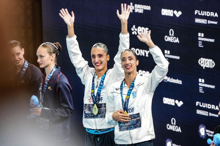 Η European Aquatics “έβαψε” oλόχρυσες τις αδερφές Αλεξανδρή μετά τα δύο χρυσά