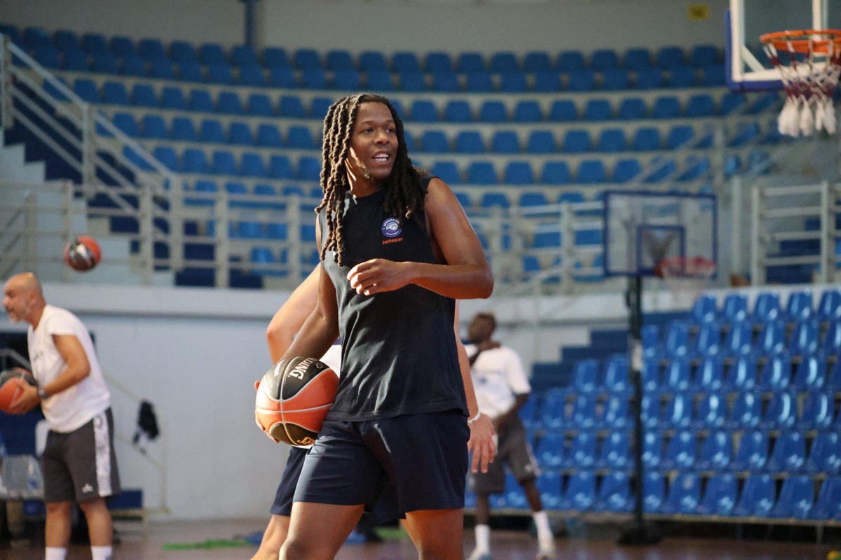 Άπλμπι: "Αυτό που κάνουμε στη Μύκονο έχει μεγαλύτερη σημασία από το αποτέλεσμα ενός αγώνα"                                          Άπλμπι: "Αυτό που κάνουμε στη Μύκονο έχει μεγαλύτερη σημασία από το αποτέλεσμα ενός αγώνα"