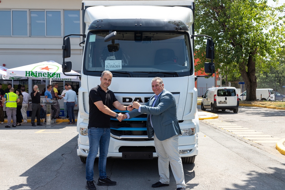 Με το νέο ηλεκτρικό φορτηγό DAF XB η Αθηναϊκή Ζυθοποιία ενισχύει τον στόλο της                                          Με το νέο ηλεκτρικό φορτηγό DAF XB η Αθηναϊκή Ζυθοποιία ενισχύει τον στόλο της