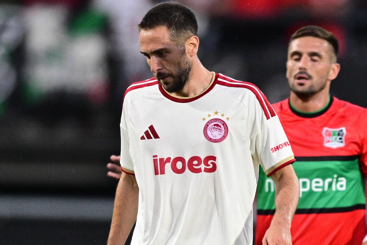 Το όνειρο έσβησε για τον Ολυμπιακό, που συνεχίζει στο Europa League: Καθοριστική η αποβολή του Φορτούνη                                          Το όνειρο του Champions League έσβησε άδοξα στην Ολλανδία για τον Ολυμπιακό, που συνεχίζει στο Europa: Καθοριστική η αποβολή του Φορτούνη